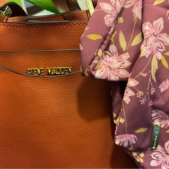 Steve Madden NWOT Crossbody & Wristlet Fall color - burnt orange & SM Bow - Picture 3 of 13